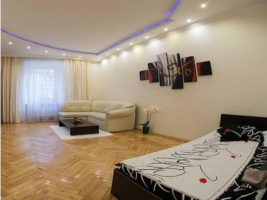 Apartamento 1 Minute To Rynok Square Leópolis Habitación foto
