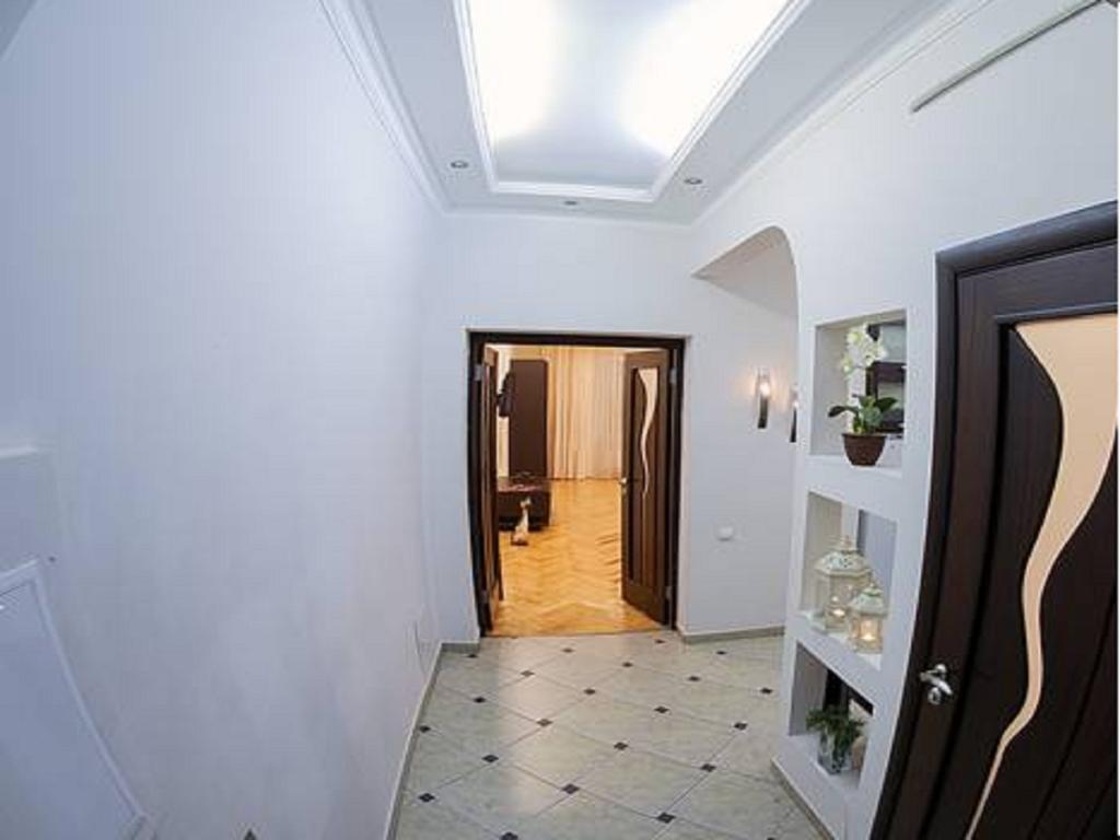Apartamento 1 Minute To Rynok Square Leópolis Habitación foto