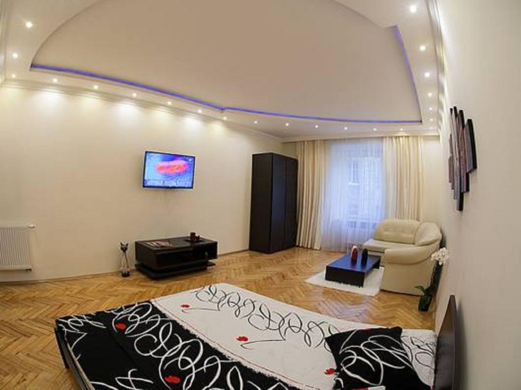 Apartamento 1 Minute To Rynok Square Leópolis Habitación foto